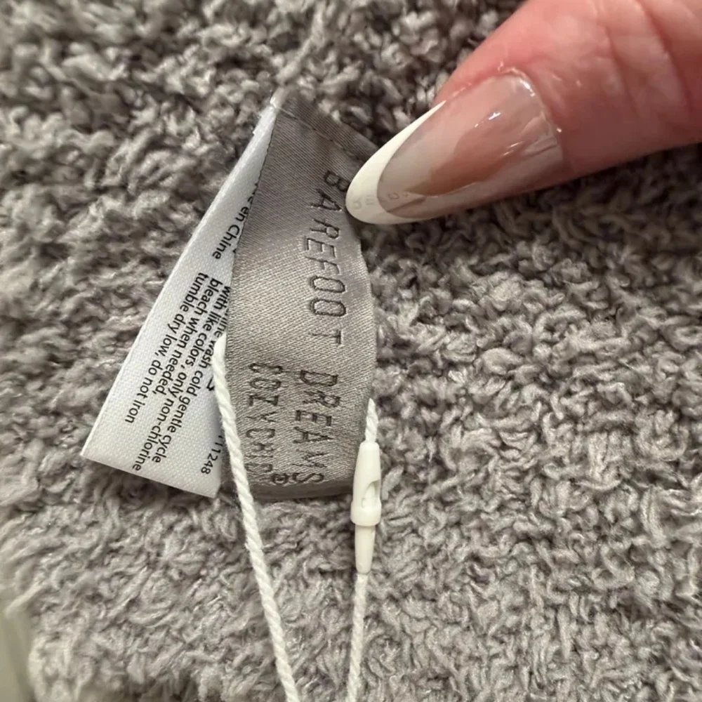 Nwt  barefoot Dreams Cozy Chic Scarf In Grey